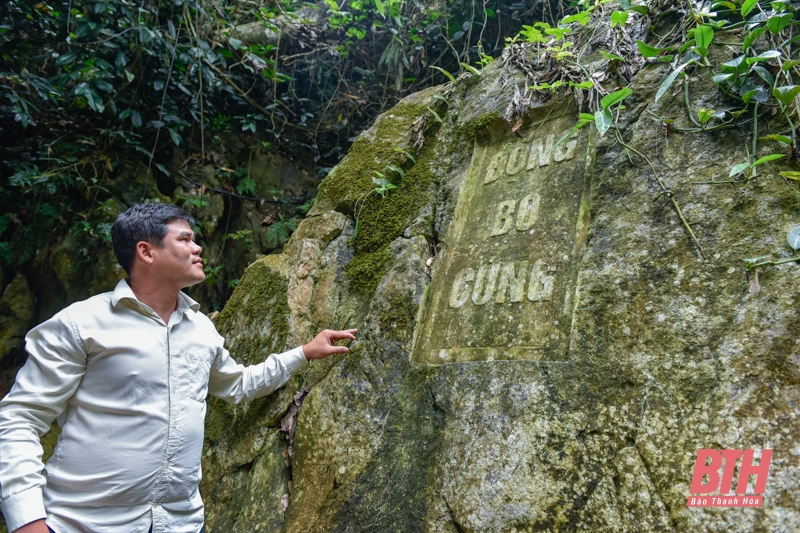 Hang động đá vôi dài 1km ở Thanh Hóa, vào động bật điện lên thấy xanh, đỏ, tím, vàng lung linh, huyền ảo - Ảnh 3.