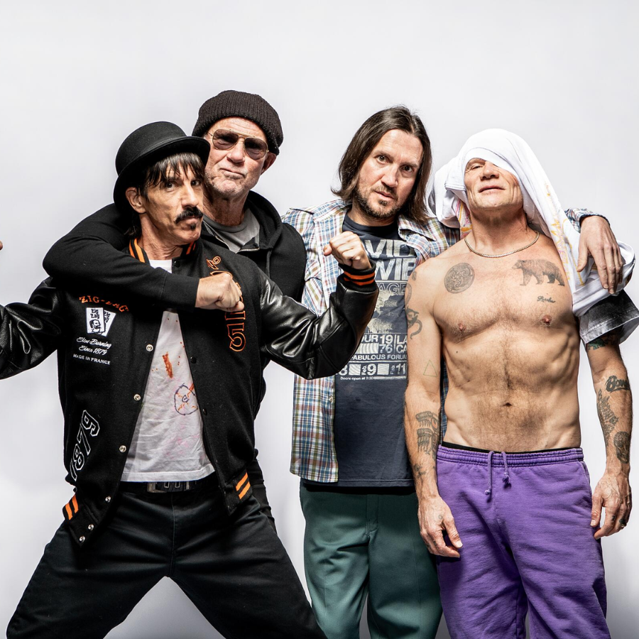 Red hot chili peppers википедия. Группа Red hot Chili Peppers 2022. Группа Red hot Chili Peppers сейчас. Ред хот Чили Пепперс 2023. Red hot Chili Peppers Фли 2023.