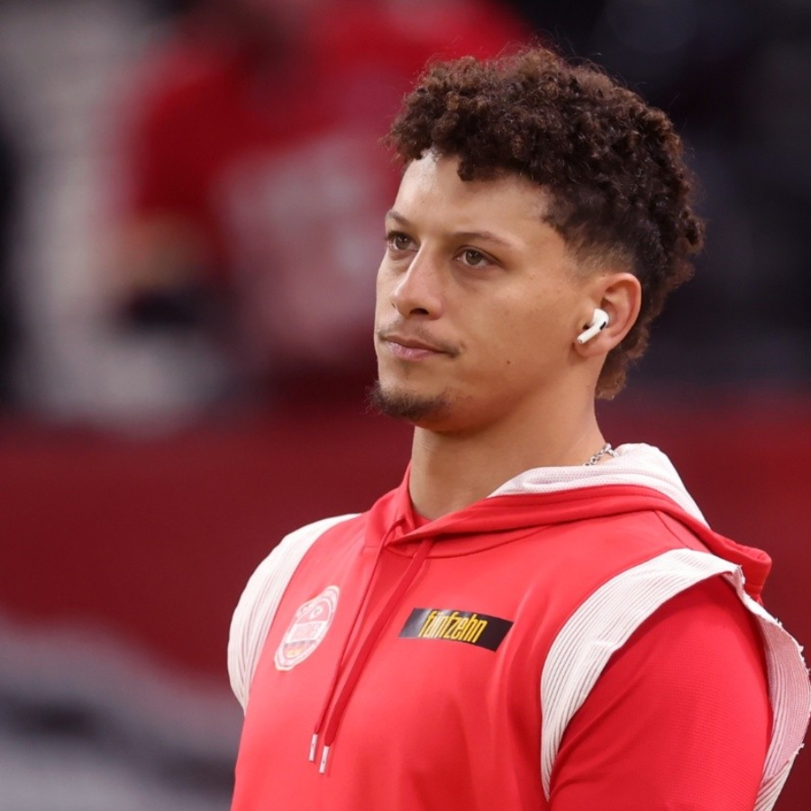 NFL Fans Are Praying For Patrick Mahomes Following Heartbreaking ...